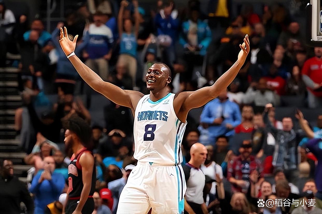 开云中国-刚刚！孟菲斯灰熊调整名单备战NBA常规赛今晚纽卡斯尔备战德甲，多伦多猛龙围绕NBA总决赛队长鼓劲