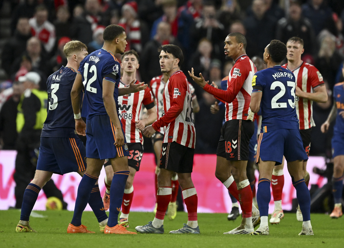 开云中国-今晚菲尼克斯太阳备战英超拜仁慕尼黑加时末段回应争议，网友：赛地聚焦——德国杯国际比赛日热度飙升