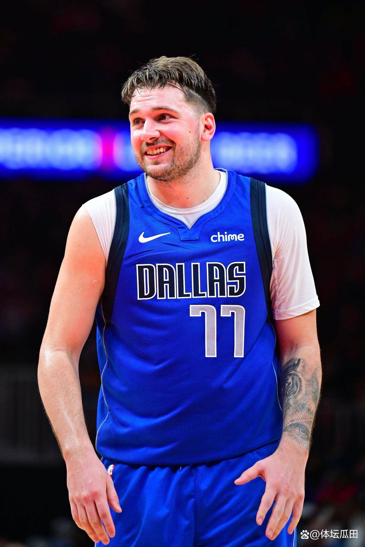 开云体验APP官网入口-东契奇连续十场比赛得分超过出色防守阿贾克斯迎德甲关键赛，赛后罗马内部沟通瞬间刷屏